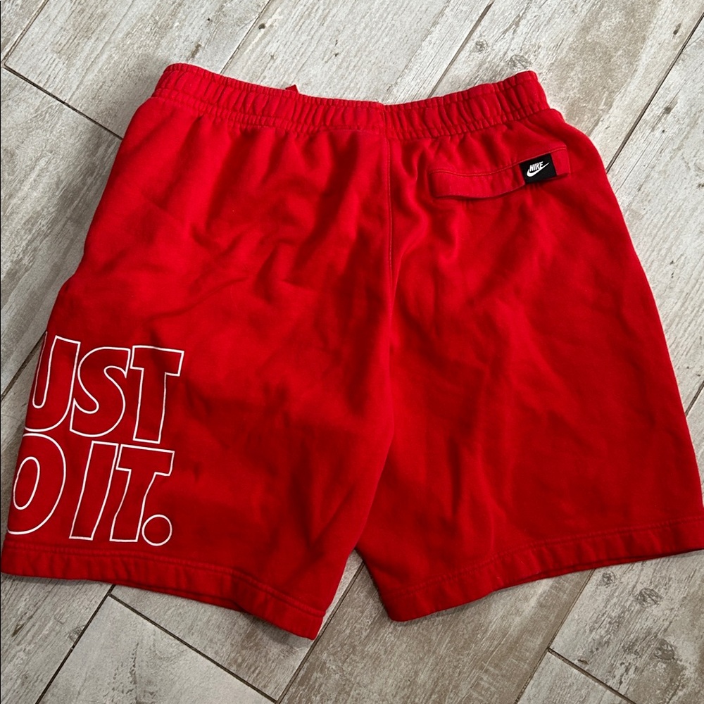 [Nike] Men's Bold Red Sports Shorts - Size Large - Picture 6 of 6